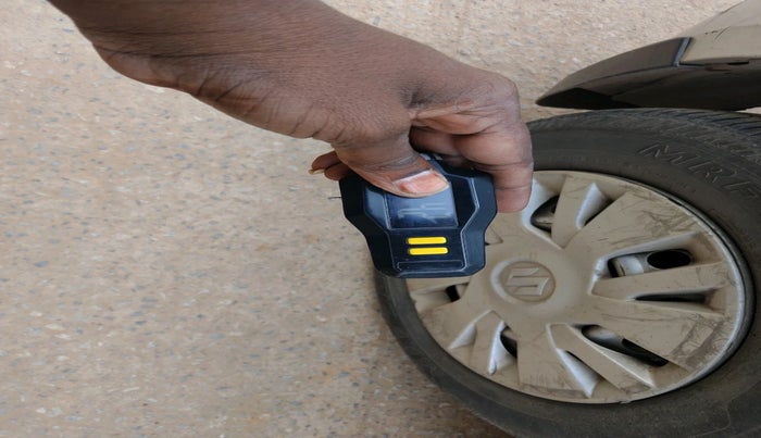 2013 Maruti Swift LXI, Petrol, Manual, 1,00,625 km, tyre