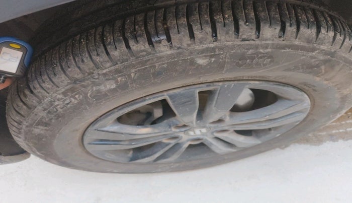 2018 Maruti Vitara Brezza ZDI PLUS AT DUAL TONE, Diesel, Automatic, 1,04,400 km, tyre