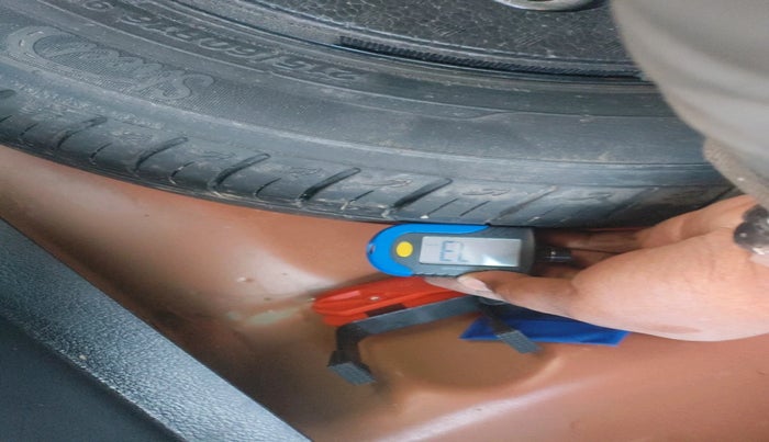 2018 Maruti Vitara Brezza ZDI PLUS AT DUAL TONE, Diesel, Automatic, 1,04,400 km, tyre