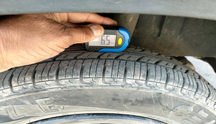 2019 Renault Kwid RXT 1.0 AMT, Petrol, Automatic, 17,263 km, tyre