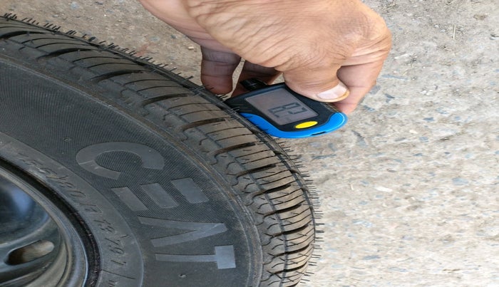 2019 Renault Kwid RXT 1.0 AMT, Petrol, Automatic, 17,263 km, tyre