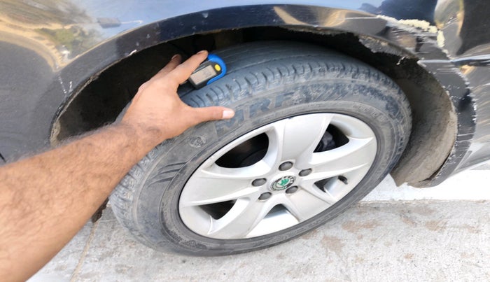 2013 Skoda Laura L&K 2.0 TDI AT, Diesel, Automatic, 2,51,891 km, tyre