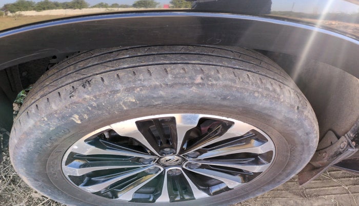 2020 MG GLOSTER SAVVY 6 STR 2.0 TWIN TURBO 4WD, Diesel, Automatic, 1,23,482 km, tyre