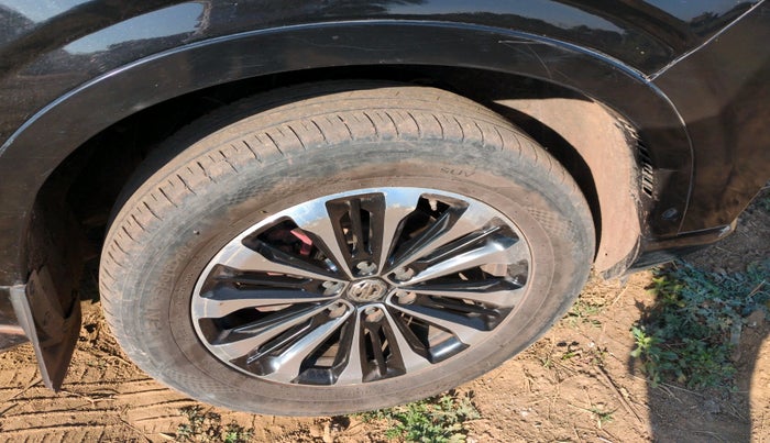 2020 MG GLOSTER SAVVY 6 STR 2.0 TWIN TURBO 4WD, Diesel, Automatic, 1,23,482 km, tyre