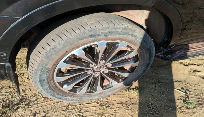 2020 MG GLOSTER SAVVY 6 STR 2.0 TWIN TURBO 4WD, Diesel, Automatic, 1,23,482 km, tyre