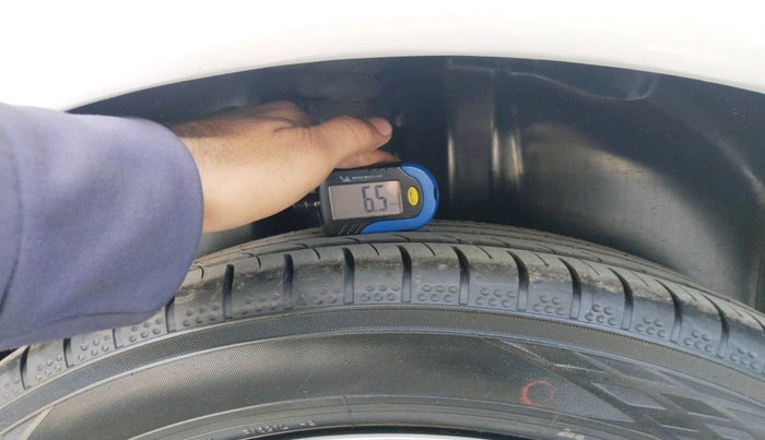 2019 Volkswagen Polo COMFORTLINE 1.0L MPI, Petrol, Manual, 61,706 km, tyre