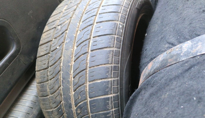 2013 Hyundai i20 ASTA 1.2, Petrol, Manual, 1,63,586 km, tyre