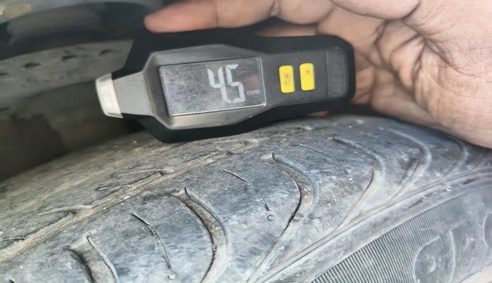 2013 Hyundai i20 MAGNA (O) 1.2, Petrol, Manual, 32,357 km, tyre