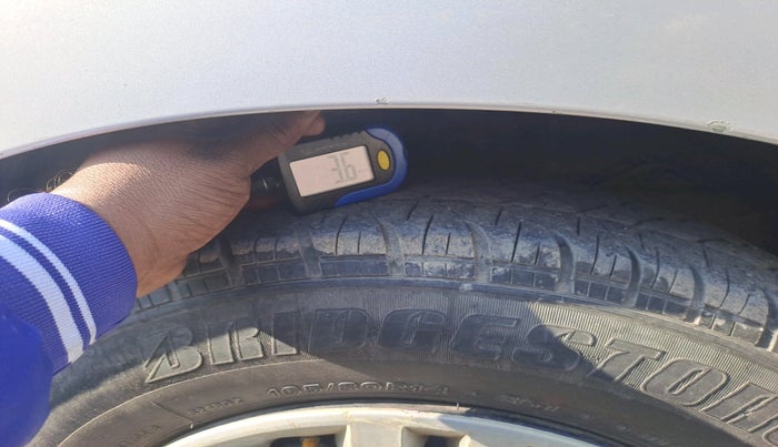 2018 Maruti Dzire VXI AMT, Petrol, Automatic, 1,16,752 km, tyre