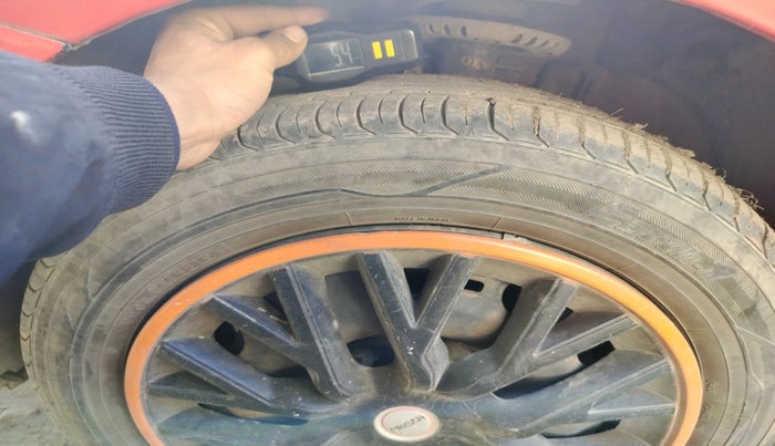 2013 Volkswagen Polo COMFORTLINE 1.2L PETROL, Petrol, Manual, 1,18,885 km, tyre