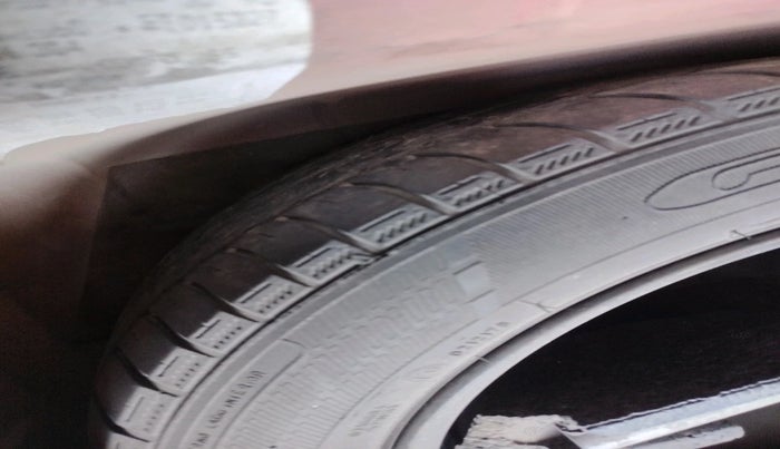 2013 Volkswagen Polo COMFORTLINE 1.2L PETROL, Petrol, Manual, 1,18,885 km, tyre