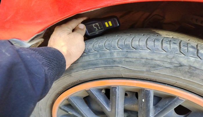 2013 Volkswagen Polo COMFORTLINE 1.2L PETROL, Petrol, Manual, 1,18,885 km, tyre