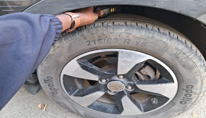 2018 Tata NEXON XZA PLUS DIESEL, Diesel, Automatic, 1,60,014 km, tyre