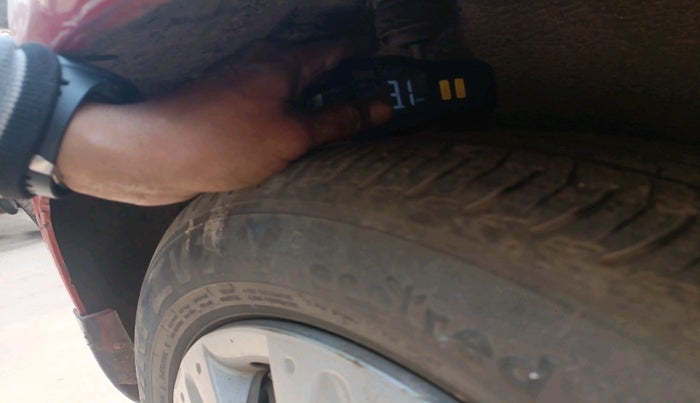 2015 Honda Brio S MT, Petrol, Manual, 23,088 km, tyre