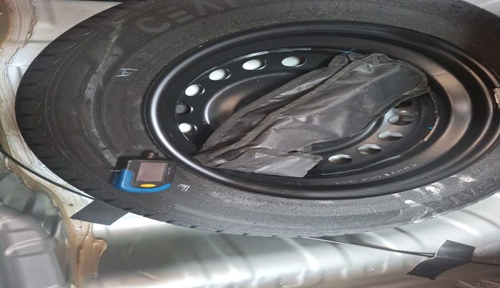 2020 Renault Kwid RXT 1.0 AMT (O), Petrol, Automatic, 19,832 km, tyre