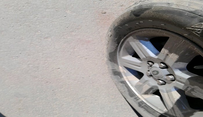 2013 Landrover Freelander 2 S TD4, Diesel, Automatic, 1,39,022 km, tyre