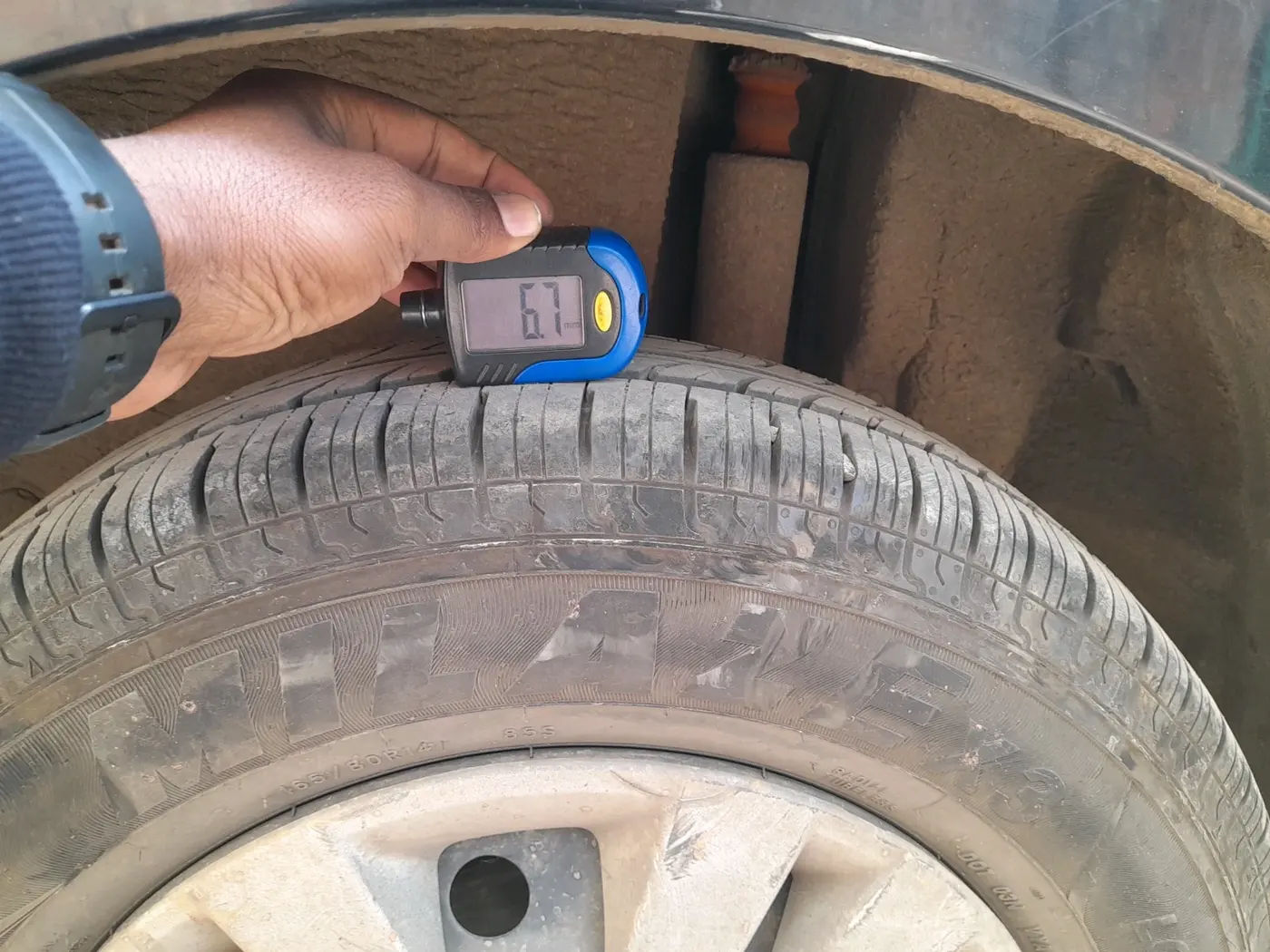 2013 Maruti Swift Dzire VXI, Petrol, Manual, 1,32,009 km, tyre