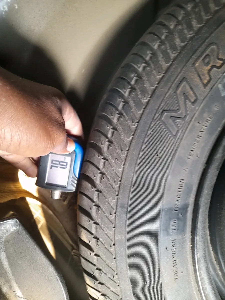 2013 Maruti Swift Dzire VXI, Petrol, Manual, 1,32,009 km, tyre