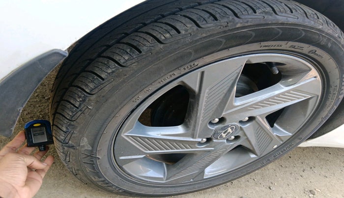 2021 Hyundai Verna SX 1.5 VTVT, Petrol, Manual, 1,51,037 km, tyre