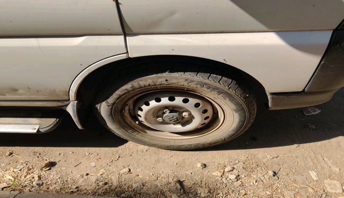 2023 Maruti Eeco 5 STR AC, Petrol, Manual, 3,641 km, tyre