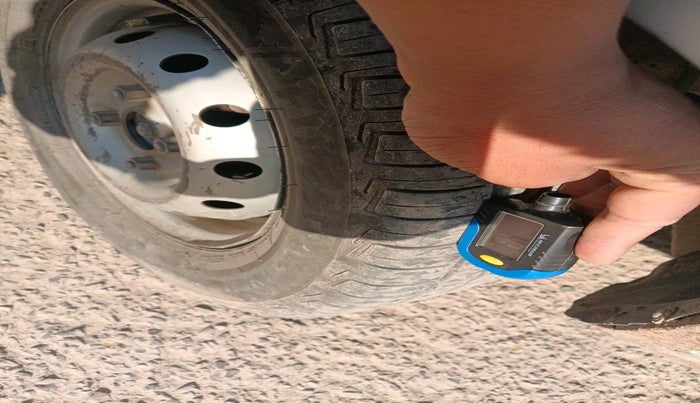 2011 Maruti Alto LXI, Petrol, Manual, 1,49,125 km, tyre