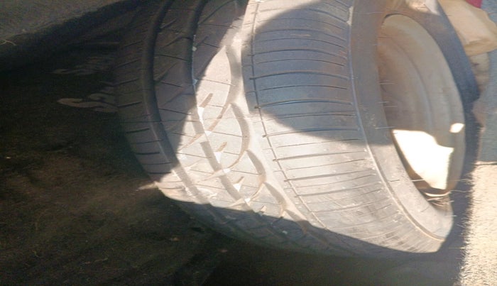 2011 Maruti Alto LXI, Petrol, Manual, 1,49,125 km, tyre