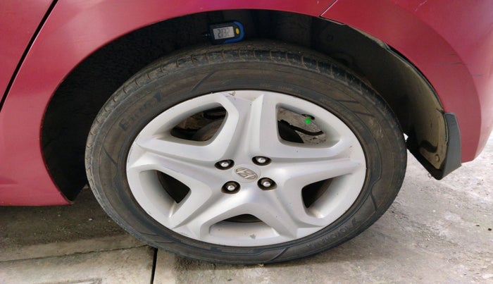 2017 Hyundai Elite i20 ASTA 1.2, Petrol, Manual, 1,44,797 km, tyre