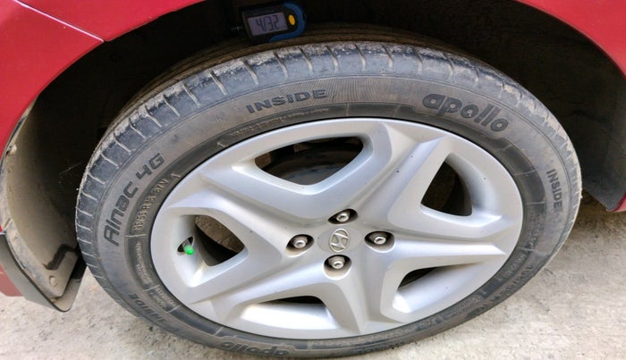 2017 Hyundai Elite i20 ASTA 1.2, Petrol, Manual, 1,44,797 km, tyre