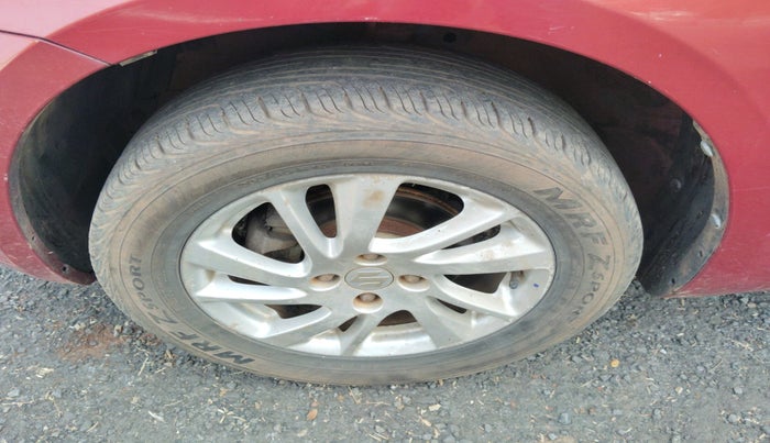 2013 Maruti Swift ZXI, Petrol, Manual, 82,898 km, tyre
