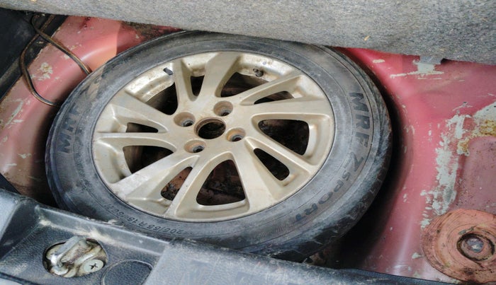 2013 Maruti Swift ZXI, Petrol, Manual, 82,898 km, tyre