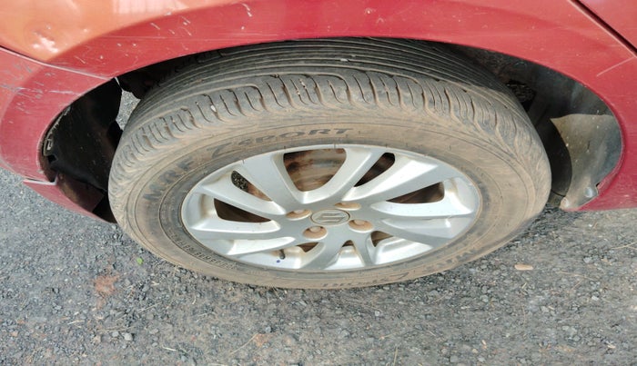 2013 Maruti Swift ZXI, Petrol, Manual, 82,898 km, tyre