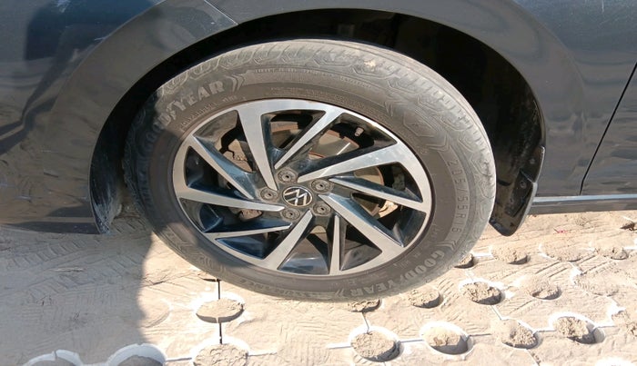 2023 Volkswagen VIRTUS TOPLINE TSI 1.0 AT, Petrol, Automatic, 45,686 km, tyre