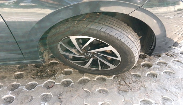 2023 Volkswagen VIRTUS TOPLINE TSI 1.0 AT, Petrol, Automatic, 45,686 km, tyre