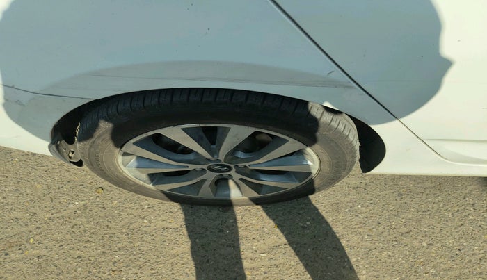 2014 Hyundai Verna FLUIDIC 1.6 VTVT SX, Petrol, Manual, 41,885 km, tyre