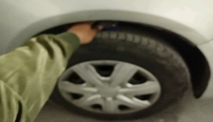 2012 Skoda Fabia ACTIVE 1.2 MPI, Petrol, Manual, 1,05,640 km, tyre