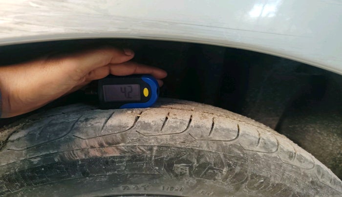 2015 Maruti Ciaz ZXI, Petrol, Manual, 1,36,257 km, tyre