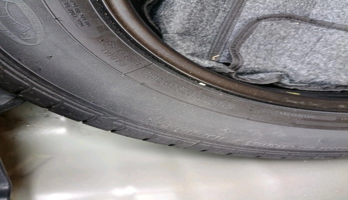 2024 KIA SONET HTK (O) 1.5 Diesel MT, Diesel, Manual, 28,793 km, tyre