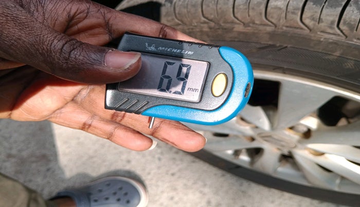 2014 Maruti Ertiga ZXI, Petrol, Manual, 1,46,262 km, tyre