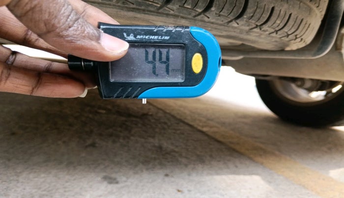 2014 Maruti Ertiga ZXI, Petrol, Manual, 1,46,262 km, tyre