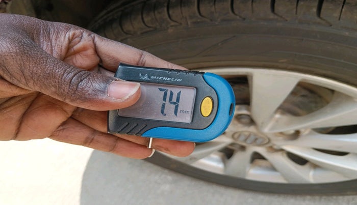 2014 Maruti Ertiga ZXI, Petrol, Manual, 1,46,262 km, tyre