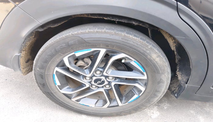 2022 KIA CARENS PRESTIGE PLUS 1.5 DIESEL 7 STR, Diesel, Manual, 1,01,820 km, tyre