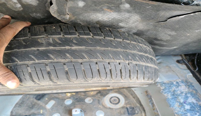 2011 Toyota Etios Liva G, Petrol, Manual, 1,38,237 km, tyre