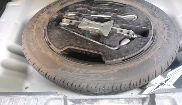 2021 Maruti Vitara Brezza LXI, Petrol, Manual, 44,684 km, tyre