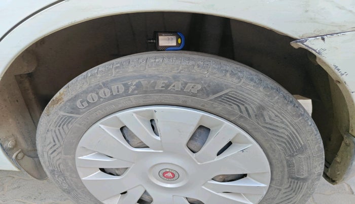 2017 Maruti Dzire VDI AMT, Diesel, Automatic, 2,74,072 km, tyre