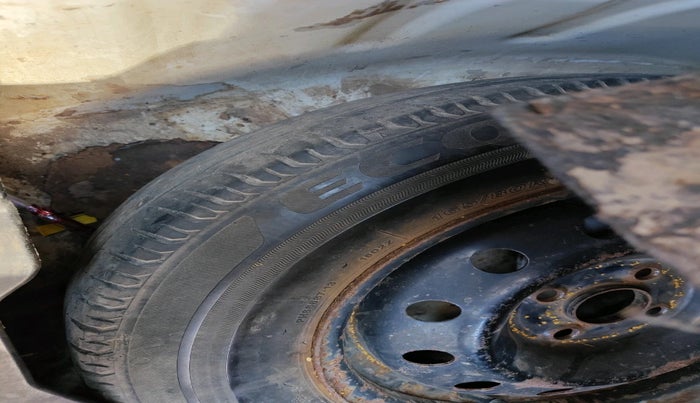 2017 Maruti Dzire VDI AMT, Diesel, Automatic, 2,74,072 km, tyre