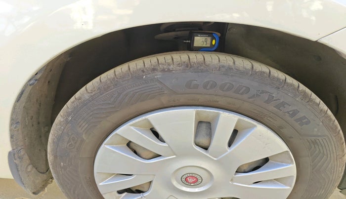 2017 Maruti Dzire VDI AMT, Diesel, Automatic, 2,74,072 km, tyre