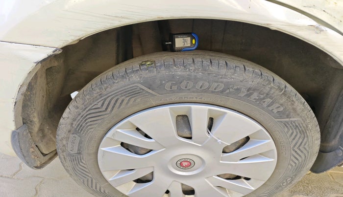 2017 Maruti Dzire VDI AMT, Diesel, Automatic, 2,74,072 km, tyre