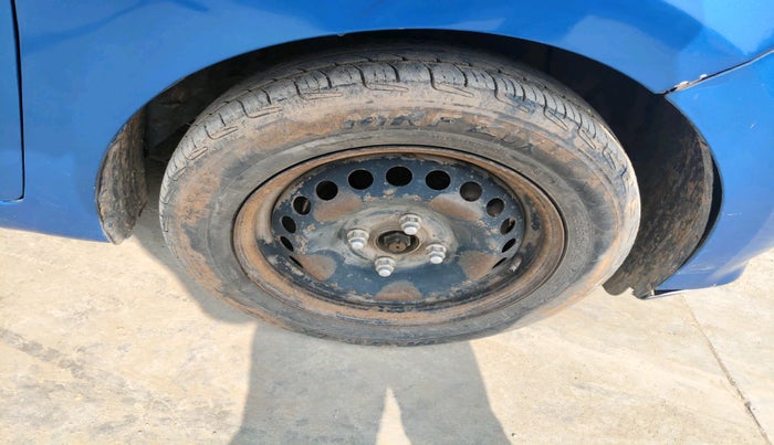 2017 Hyundai Grand i10 MAGNA 1.2 KAPPA VTVT, Petrol, Manual, 1,92,183 km, tyre