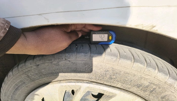 2019 Maruti Ertiga TOUR M CNG, Petrol, Manual, 1,27,615 km, tyre