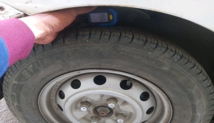 2014 Hyundai Eon ERA +, Petrol, Manual, 1,66,012 km, tyre